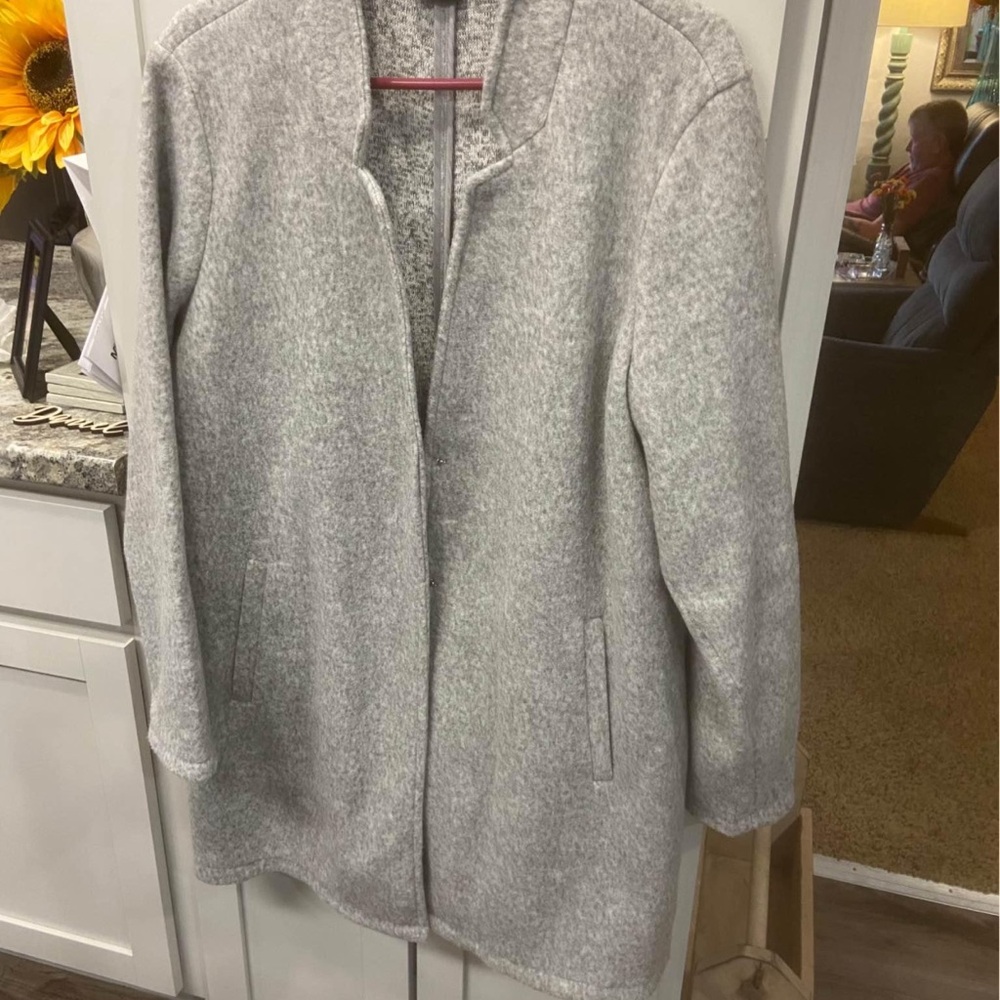Vero Moda Gray Teddy Jacket Modern Minimalist Design